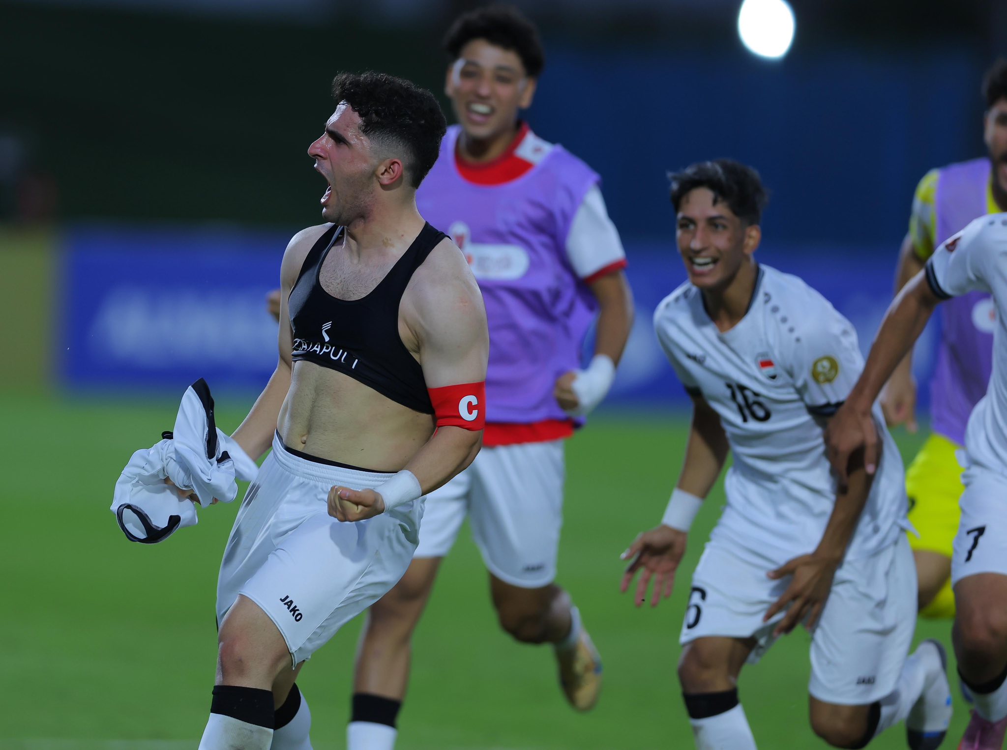 العراق يجتاز قطر ويتأهل الى نهائي كأس الخليج