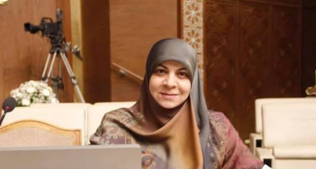 الفتلاوي: للذين ملأوا الدنيا صراخاً فالخطأ يعالج والمسؤول يحاسب.. اهدأوا وخذوا نفساً عميقاً                                                نورسين – متابعات                                                           قالت رئيس حركة إرادة النائب حنان الفتلاوي، للذين ملأوا الدنيا صراخاً فالخطأ يعالج والمسؤول يحاسب.وعبر منصة (إكس)، ذكرت: “للذين ملأوا الدنيا صراخاً لا لشيء سوى التقرب لكرسي الرئاسة .. الخطأ سيعالج وسيتم محاسبة من قام به سواء كان جهلاً او عمداً.. نقطة راس سطر.. اهدأوا وخذوا نفساً عميقاً”.