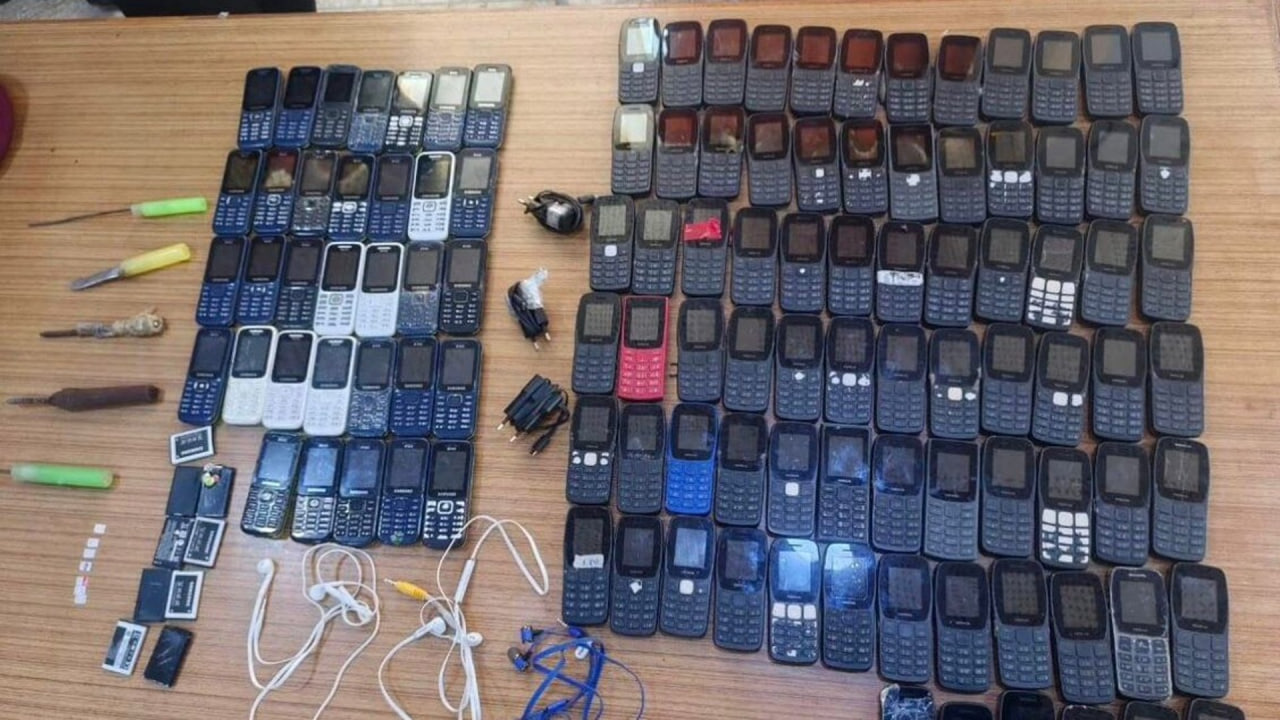 هواتف سجن الكرخ.. توضيح رسمي بعد جدل أثاره نائب عن تحالف خدمات