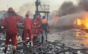 وفاة عامل وإصابة 13 آخرين في حريق مصفى بيجي